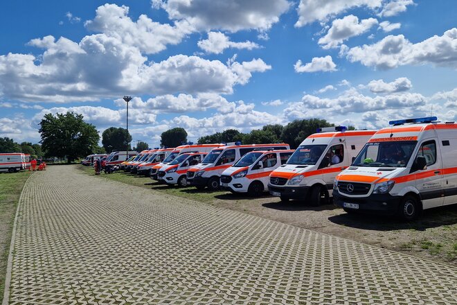 Notfallkrankenwagen warten auf den nächsten Einsatzauftrag